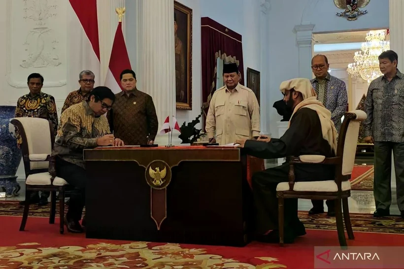 President of Indonesia Prabowo Subianto (centre) witnesses the signing of a memorandum of understanding (MoU) on funding one million houses for Low-Income between Indonesia and Qatar on January 8, 2024 (Photo: Antara)