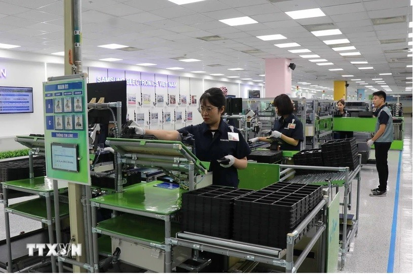 Workers of Samsung Electronics Vietnam Co., Ltd. in Yen Phong Industrial Park, the northern province of Bac Ninh. (Photo: VNA)