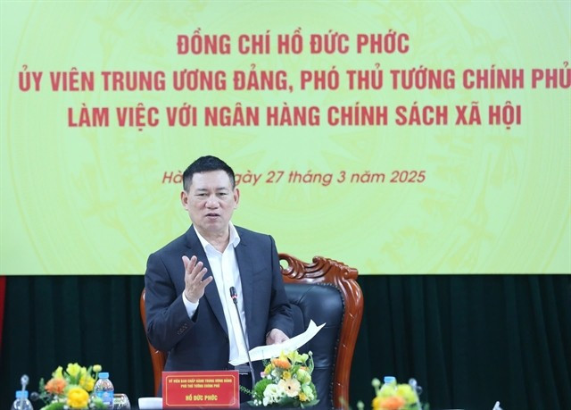 Deputy Prime Minister Ho Duc Phoc gives instructions at a working session on March 27 (Photo: VNA)