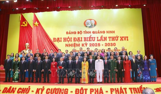 The 16th Quang Ninh provincial Party Committee debuts at the congress. (Photo: VNA)
