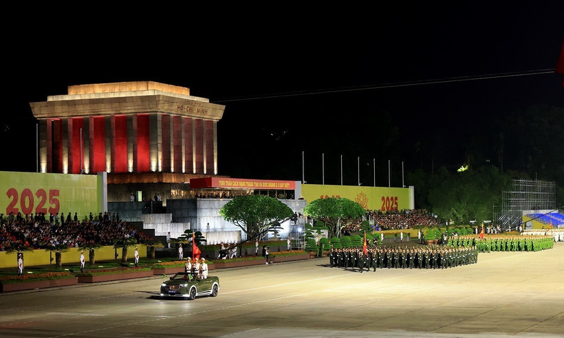 A joint rehearsal for the grand military parade marking the 80th anniversary of the August Revolution and National Day takes place on August 21 evening. (Photo: VNA)