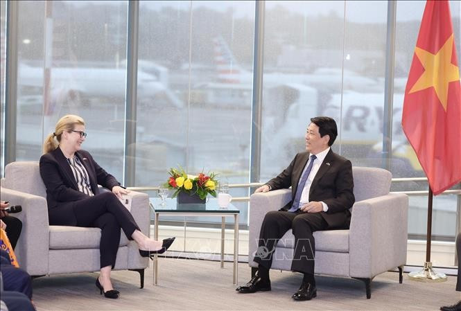 State President Luong Cuong (R) receives President and CEO of Boeing Commercial Airplanes Stephanie Pope. (Photo: VNA)