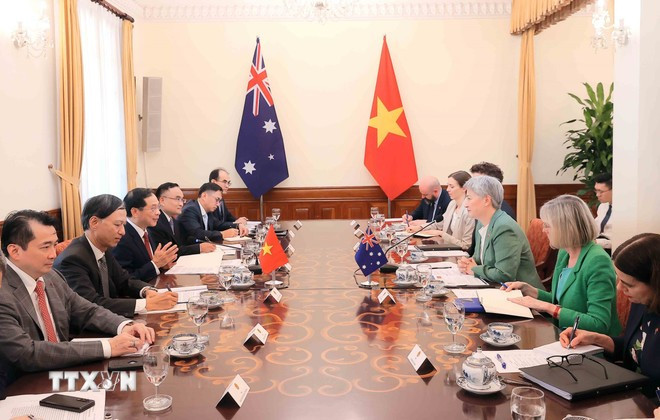 At the talks on August 20 between Vietnamese Deputy Prime Minister and Foreign Minister Bui Thanh Son and Australian Foreign Minister Penny Wong. (Photo: VNA)