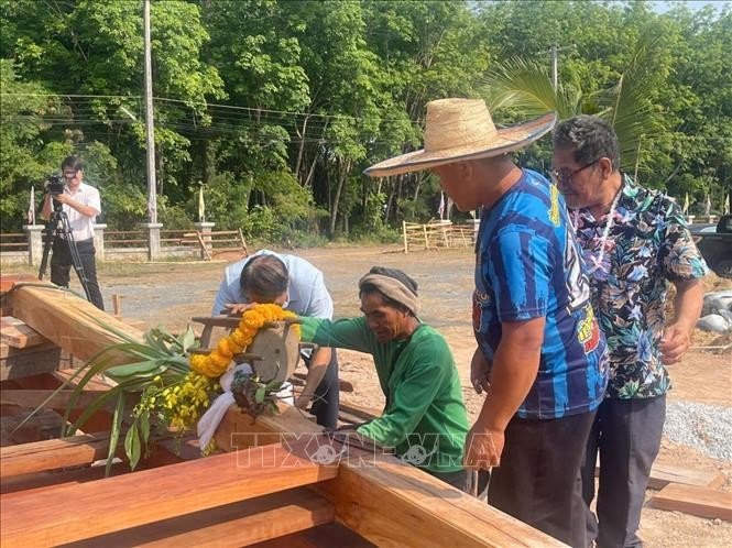 Construction has begun on a stilt house at a memorial site dedicated to President Ho Chi Minh in Udon Thani province, northeastern Thailand. (Photo: VNA)