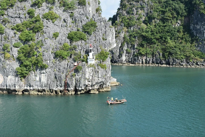 A fishing boat glides through the mystical islets of Ha Long Bay — one reason why Vietnam enchants tourists with its serene landscapes, local culture, and breathtaking coastal beauty. (Photo: https://gulfnews.com/)