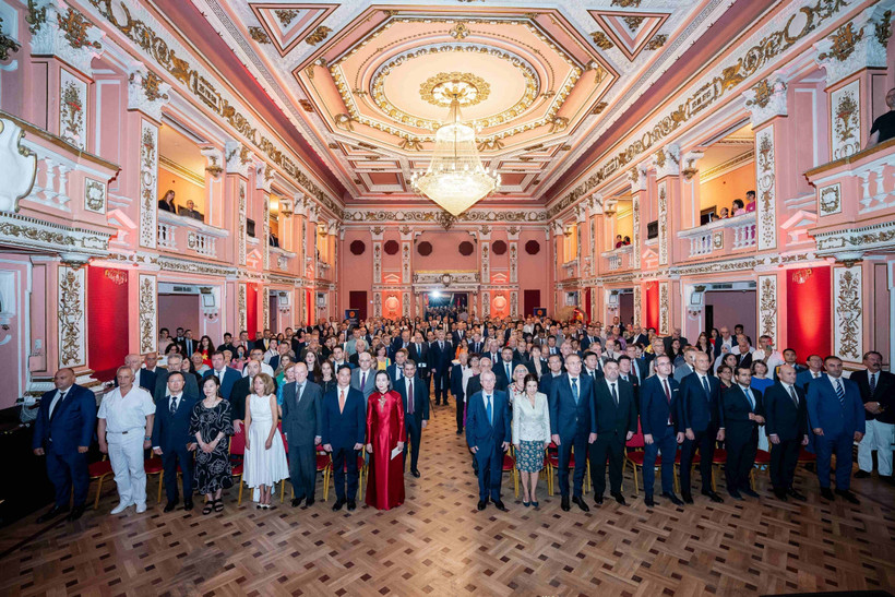 Officials and guests at the flag saluting ceremony (Photo: VNA)