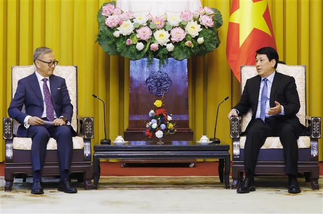 State President Luong Cuong (R) and Lao Minister of Foreign Affairs Thongsavanh Phomvihane. (Photo: VNA)