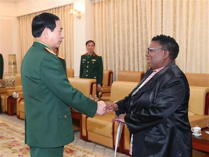 Minister of National Defence General Phan Văn Giang and Acting Secretary for Defence of South Africa Thobekile Gamede. (Photo: VNA)