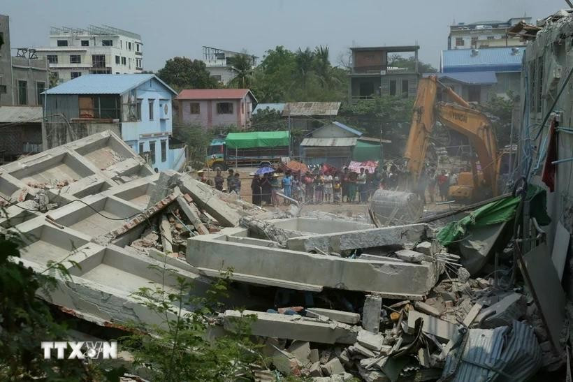 Rescue operations are underway after the devastating 7.7 magnitude earthquake hit Mandalay, Myanmar last Friday. (Photo: Xinhua/VNA)