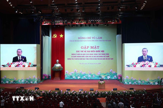 Party General Secretary To Lam speaks at the meeting with generations of NA deputies on August 27. (Photo: VNA)