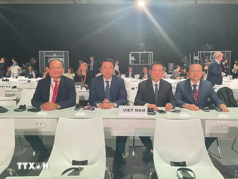 Deputy Prime Minister Ho Duc Phoc (second, right) attends the opening ceremony of the FfD4 Conference in Sevilla, Spain (Photo: Ministry of Foreign Affairs)