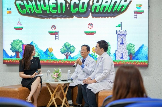 Experts share knowledge during the “1001 Kế Move On” campaign, which was launched to raise awareness about smoking cessation methods for young people. (Photo courtesy of FPT University)