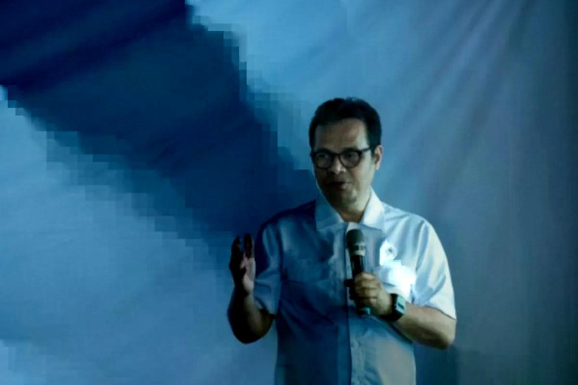 Indonesian Deputy Minister of Communication and Digital Affairs Nezar Patria delivers a keynote speech at the AI Roundtable - AI Literacy Summit in Jakarta on December 16, 2024. (Photo: Antara)