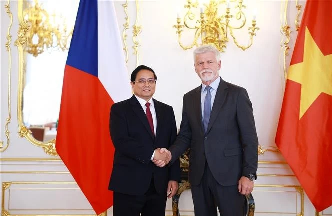 Prime Minister Pham Minh Chinh (L) and President of the Czech Republic Petr Pavel (Photo: VNA)