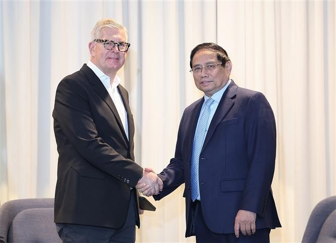 Vietnamese Prime Minister Pham Minh Chinh (R) meets with Borje Ekholm, President and CEO of Ericsson on June 13, 2025. (Photo: VNA)