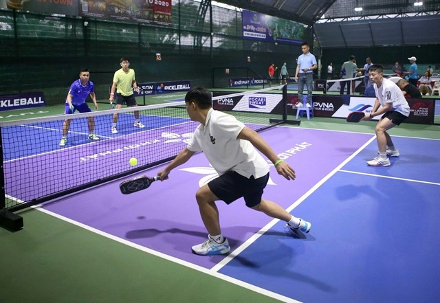 Local pickleball players show off their performance at a local tournament in Da Nang city. More than 120 professional and 1,000 amateur players will be competing in the Professional Pickleball Association (PPA) Tour Asia-Vietnam at the city’s Tien Son Sports Centre on September 30-October 4. (Photo courtesy of Le Lam) 