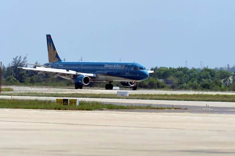 A plane takes off from Phu Quoc International Airport. (Photo: VNA)