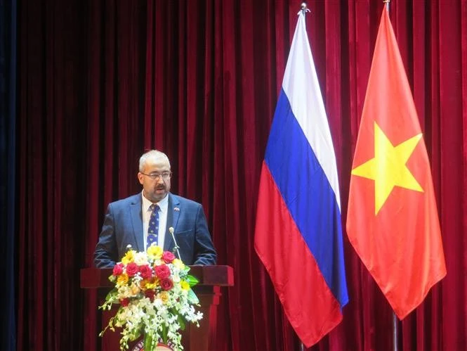 Russian Consul General Sadykov Timur Sirozhevich speaks at the event. (Photo: VNA)