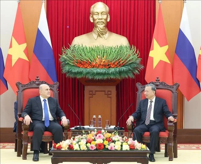 Party General Secretary To Lam (right) gives a reception in Hanoi on January 14 for visiting Russian Prime Minister Mikhail Vladimirovich Mishustin. (Photo: VNA)