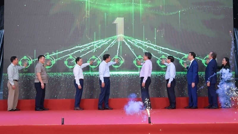 The first paper-based food packaging line in Vietnam applying Tetra Recart® technology is officially inaugurated in Son La province on July 2. (Photo: nhandan.vn)