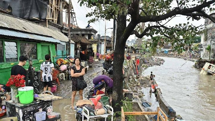 Houses are damaged by flooding in the Bukit Barisan Street area, Denpasar, Bali on September 10. (Photo: Antara)
