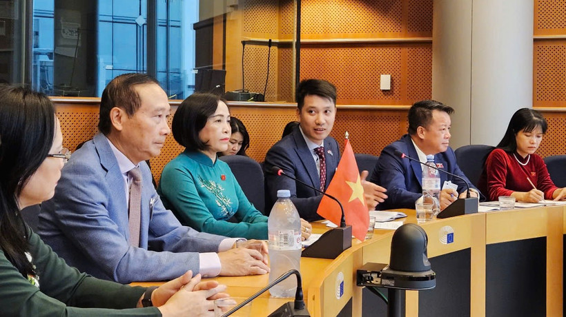 National Assembly Vice Chairwoman Nguyen Thi Thanh (3rd from left) at her meeting with European Parliament (EP) Vice-President Younous Omarjee (Photo: daibieunhandan.vn)