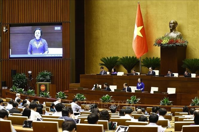 Minister of Home Affairs Pham Thi Thanh Tra clarifies a number of contents of the draft revised Law on Organisation of Local Government. (Photo: VNA)