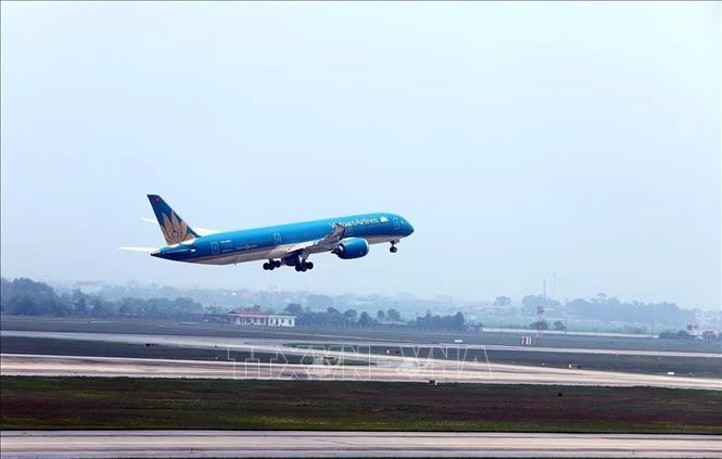 The Civil Aviation Authority of Vietnam has encouraged airlines to coordinate closely with Phu Cat Airport in Binh Dinh province to raise the frequency of late-night services from June to September. (Photo: VNA)