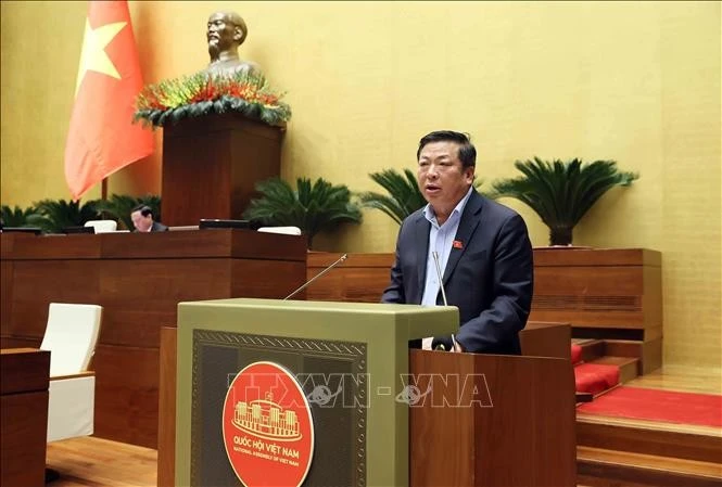 Minister of Transport Tran Hong Minh presents the proposed resolution. (Photo: VNA)