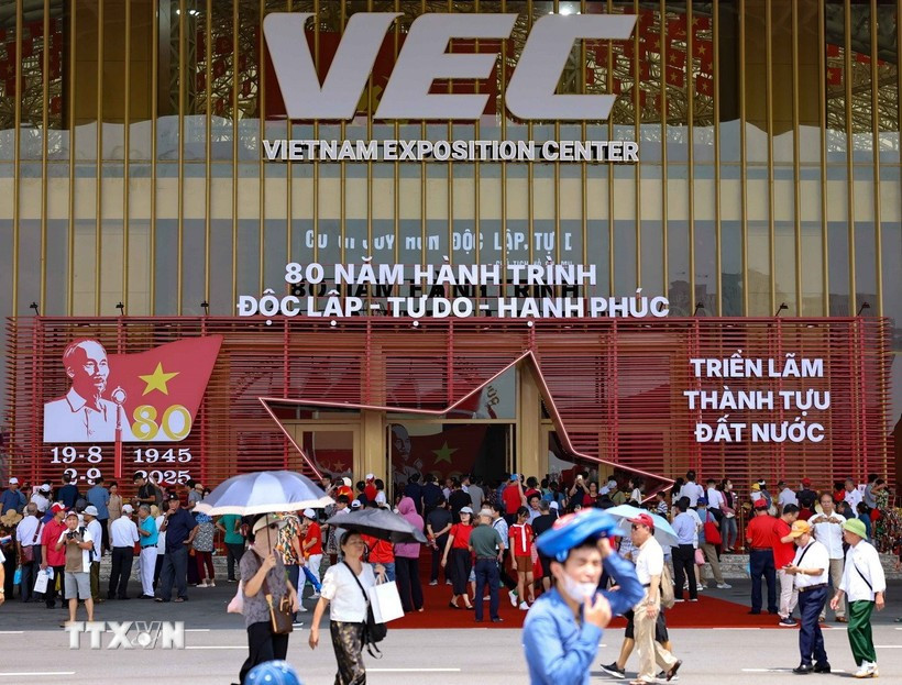 The National Achievements Exhibition themed “80 years of Independence – Freedom – Happiness” at the Vietnam Exposition Centre in Dong Anh commune, draws nearly 1.2 million visitors in its first three days. (Photo: VNA)
