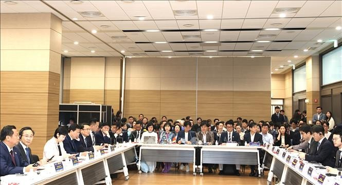Representatives from Vietnamese provinces and Korean businesses at the conference in Seoul on September 17. (Photo: VNA)