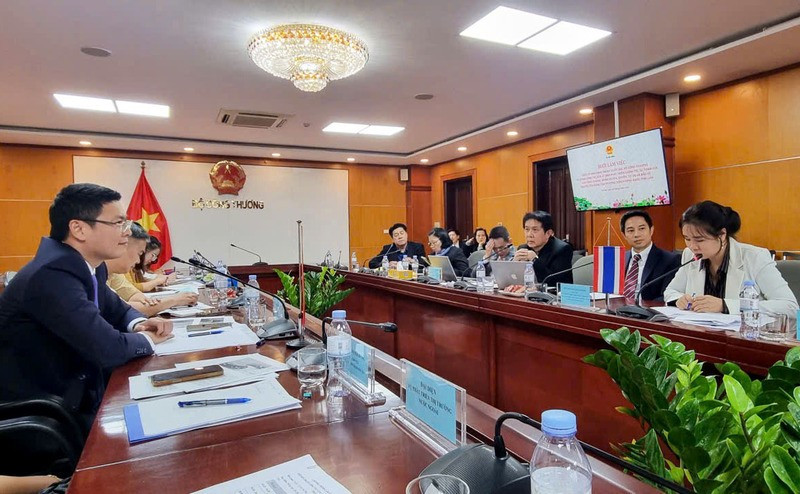 The working session between the Vietnam Competition Commission and a delegation from the Thai Senate in Hanoi on September 26 (Photo: congthuong.vn)