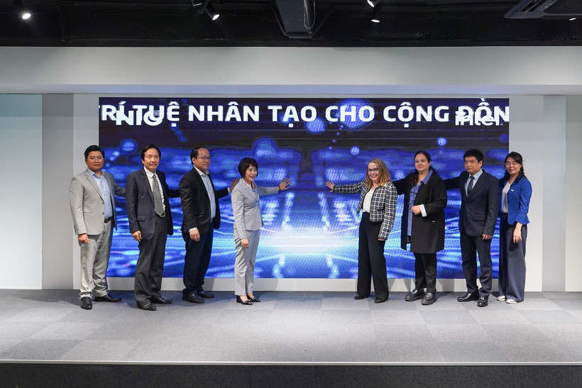 Vietnam’s National Innovation Centre (NIC) and the US's Intel Corporation launch the “AI for All” initiative. (Photo: hanoimoi.vn)