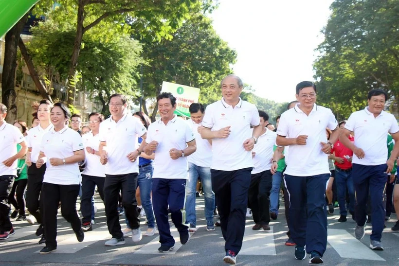 People join the Olympic Run Day 2020 in Ho Chi Minh City (Photo: VNA)