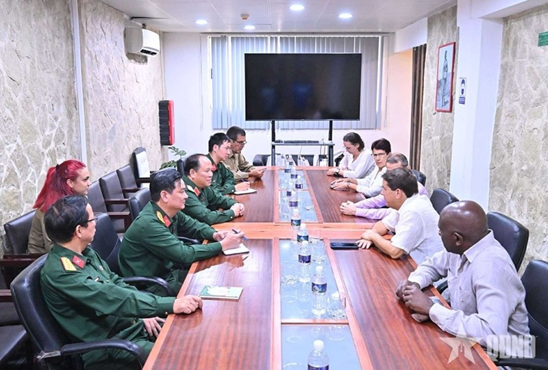 The meeting between the Vietnam People’s Army Newspaper’s delegation and Prensa Latina journalists. (Photo: qdnd.vn)