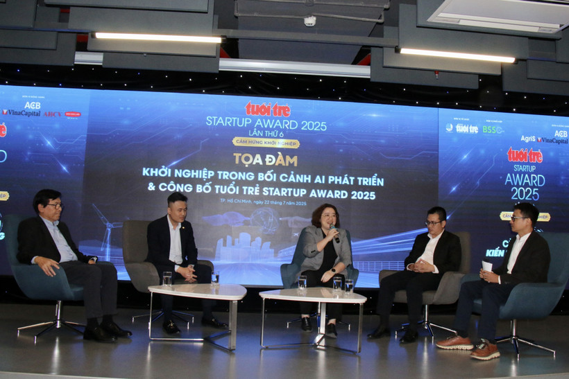 Experts and businesspeople discuss AI applications for startups. (Photo: VNA)