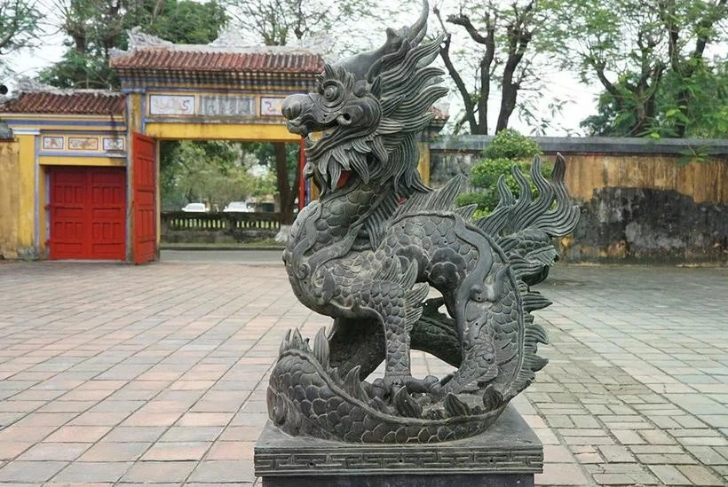 Dragon statue from the Emperor Thieu Tri (1841-1847) period placed in front of the Duyet Thi Duong theater, Hue Imperial City. (Photo: Ministry of Culture, Sports and Tourism)