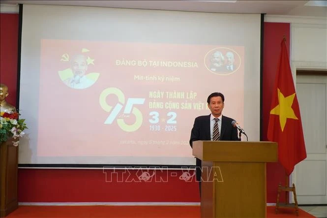 Vietnamese Ambassador to Indonesia Ta Van Thong speaks at the event. (Photo: VNA)