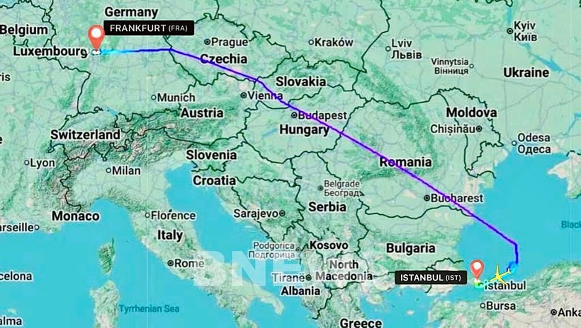 Flight VN30, en route from Frankfurt to Ho Chi Minh City, was diverted to Istanbul International Airport in Türkiye on September 17 to address a medical emergency. (Photo published by VNA)