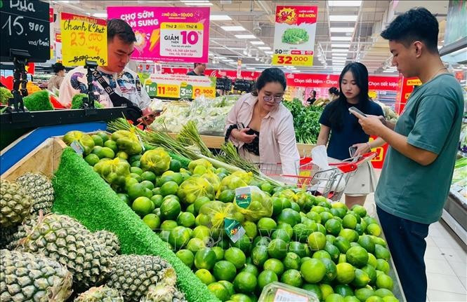 Purchasing power at supermarket systems in Ho Chi Minh City continued to increase on the last day of the National Day holiday (Photo: VNA)