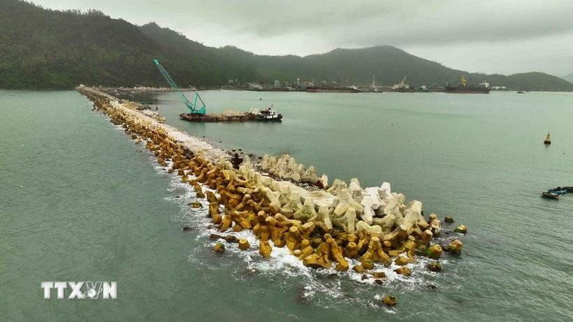 Dyke project in the Chan May port in Chan May-Lang Co Economic Zone. (Photo: VNA) 