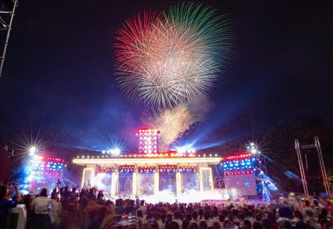 Firework display at the “Vang mai khuc khai hoan” programme in Hanoi. (Photo: VNA)
