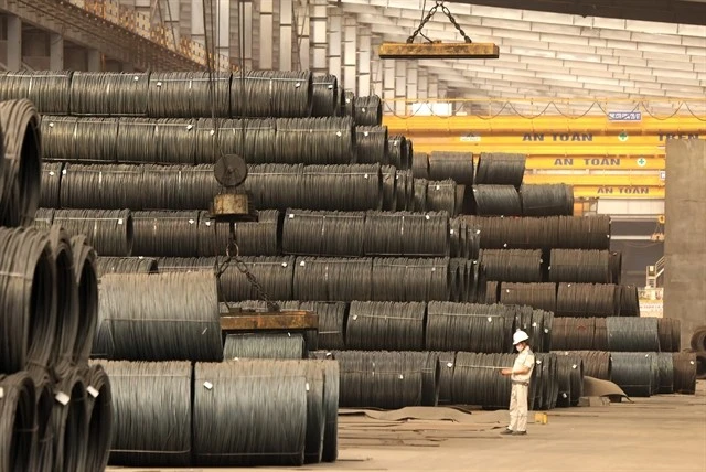 Inside a steel factory in northern Vietnam. Despite signs of recovery, the industry remains below 2021 production levels (Photo: VNA)