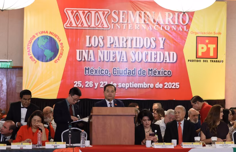 Secretary of the Cao Bang provincial Party Committee Quan Minh Cuong speaks at the conference (Photo: VNA)