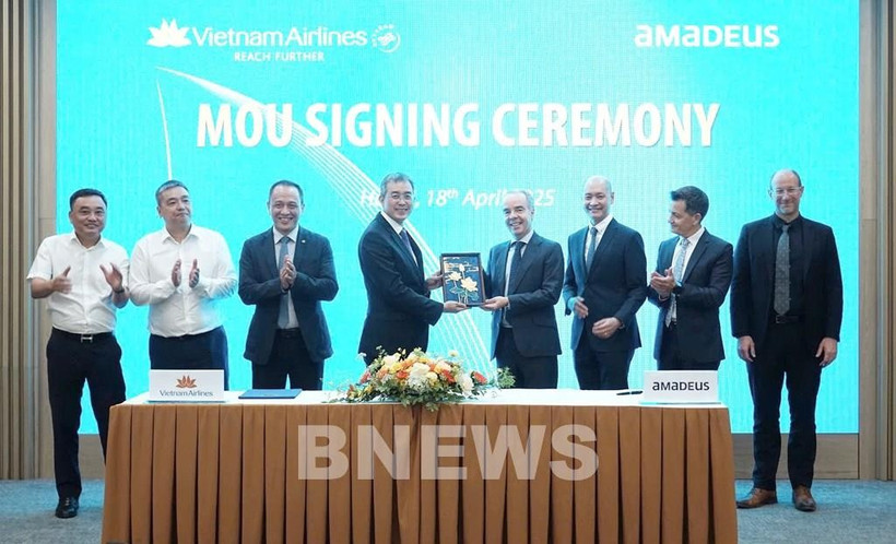 At the signing ceremony between Vietbam Airlines and Amadeus IT Group (Photo: VNA)