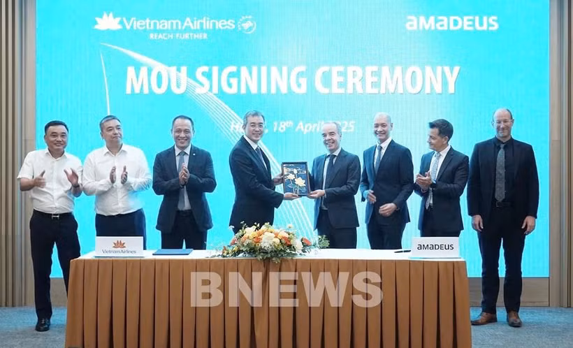 At the signing ceremony between Vietbam Airlines and Amadeus IT Group (Photo: VNA)