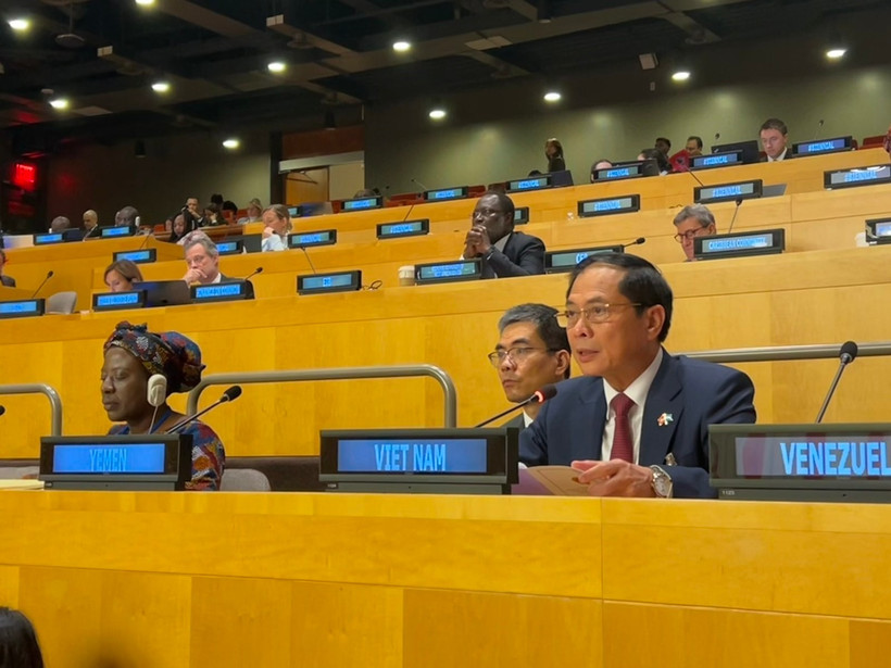 Vietnamese Deputy Prime Minister Bui Thanh Son speaks at the event (Photo: VNA)