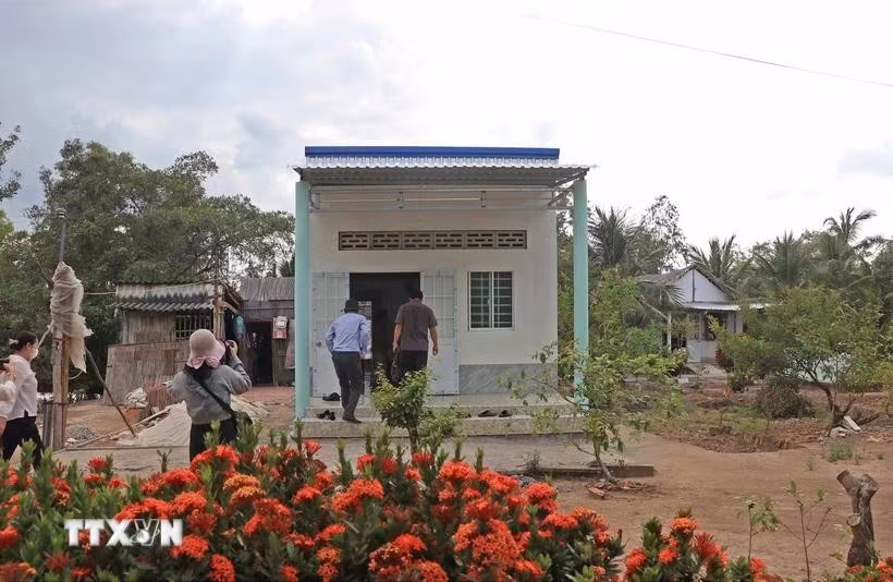 The southernmost province of Ca Mau has achieved its target of supporting the construction and renovation of 4,400 homes. (Photo: VNA)