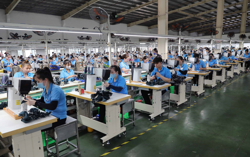 A shoe production line at Vien Thinh Shoes Company Limited in Long Hau Industrial Park in Tay Ninh province. (Photo: VNA)