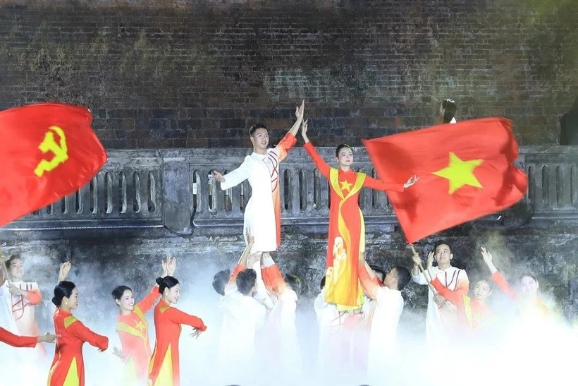 A music show marking the CPV's 95th anniversary in Hanoi. (Photo: VNA)